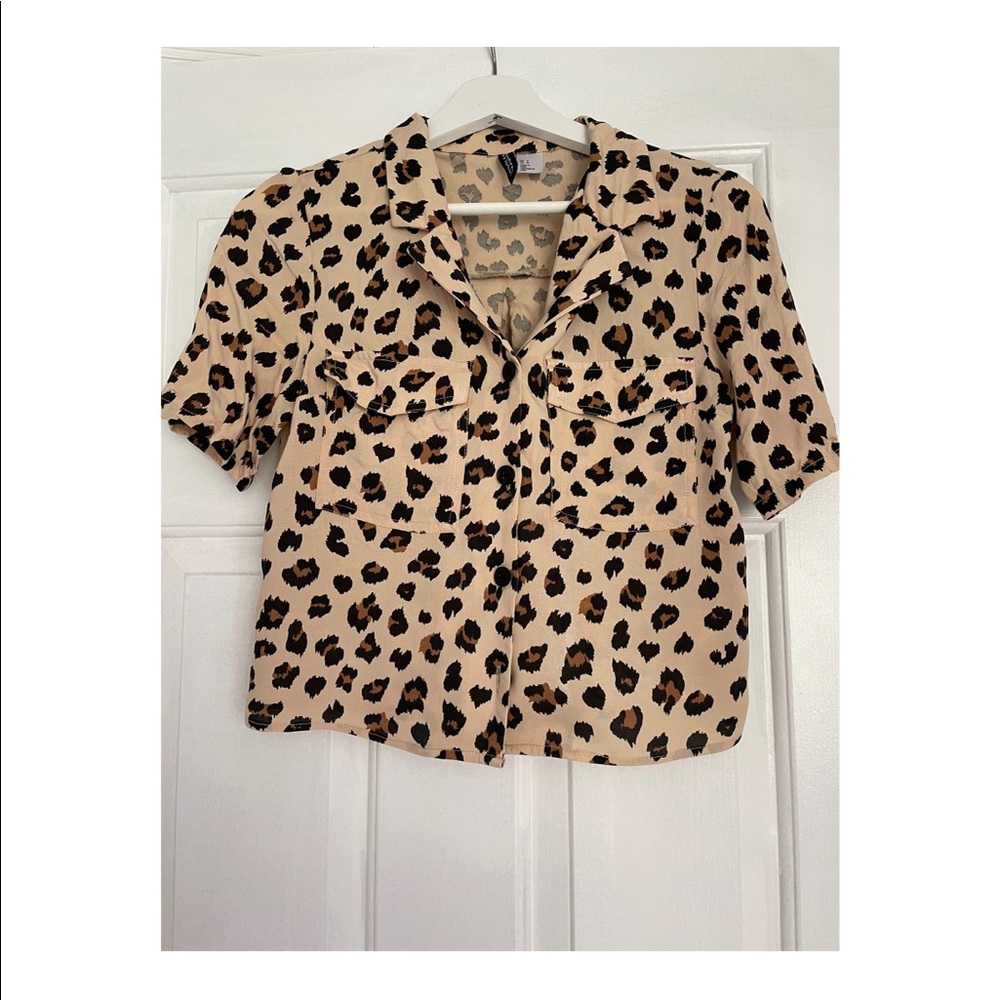 Animal print cropped shirt